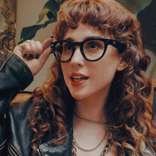 Techsconnect Ray-Ban Wayfarer smart glasses with shiny black frame, green lenses, large fit, featuring AI, audio, photo, and video capabilities.
